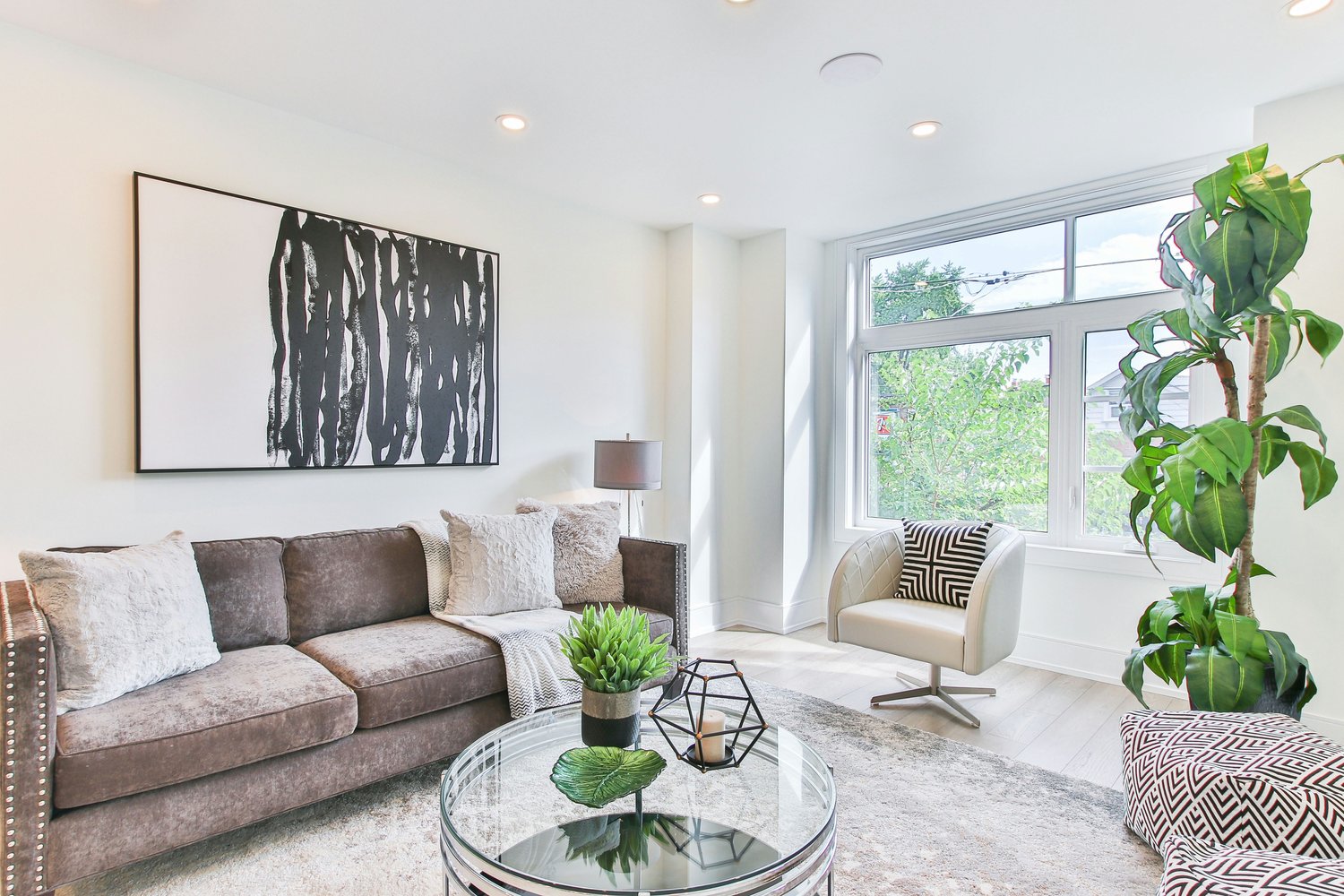 Essential Staging Tips to Sell Your Orlando Home Faster in 2024 header image.