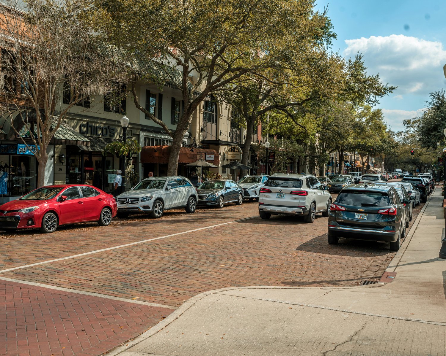 Orlando Neighborhood Spotlight: Discover the Unparalleled Lifestyle of Winter Park, Florida header image.