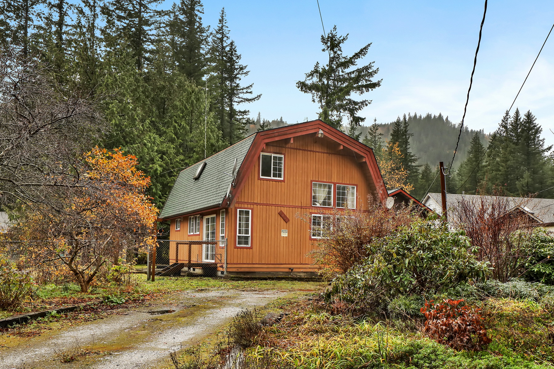 8401 Holly Lane header image.