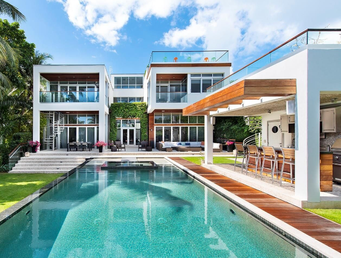 The Benefits of Hosting an Open House header image.