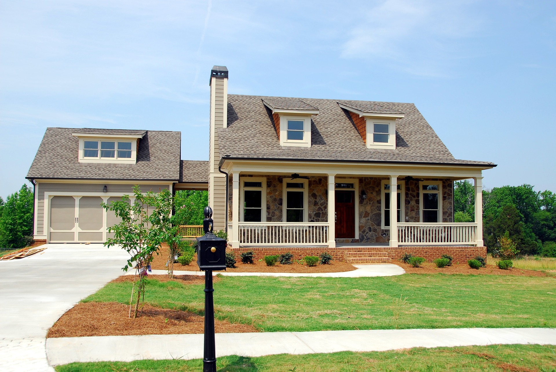 Why You Should Consider Selling Your Home This Spring header image.
