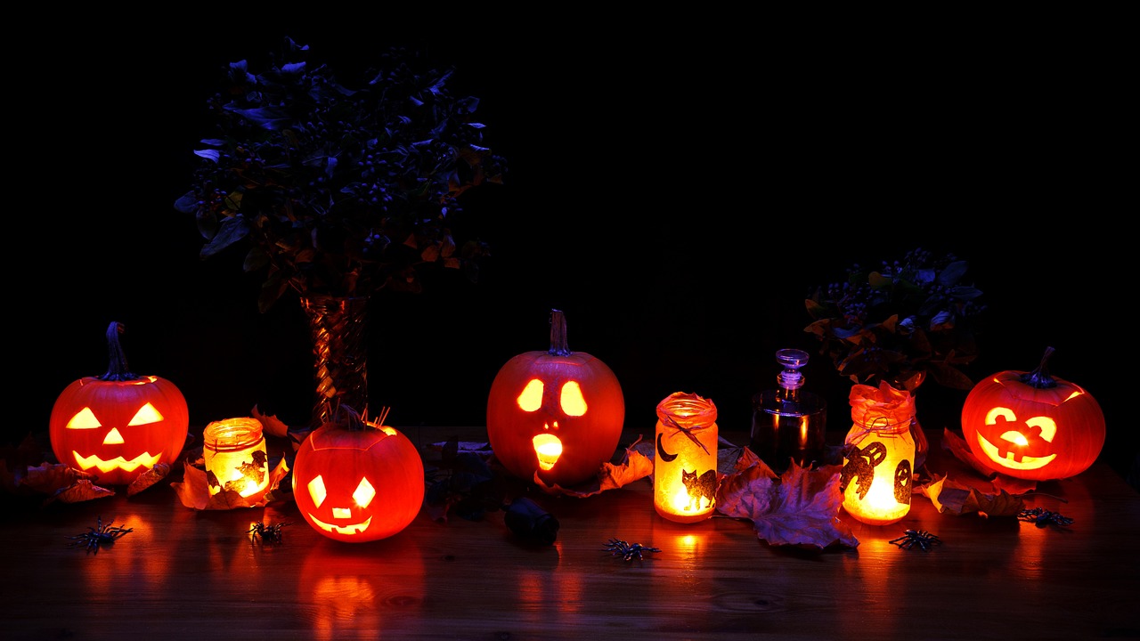 Chicagoland Trick-or-Treat Hours 2023 header image.