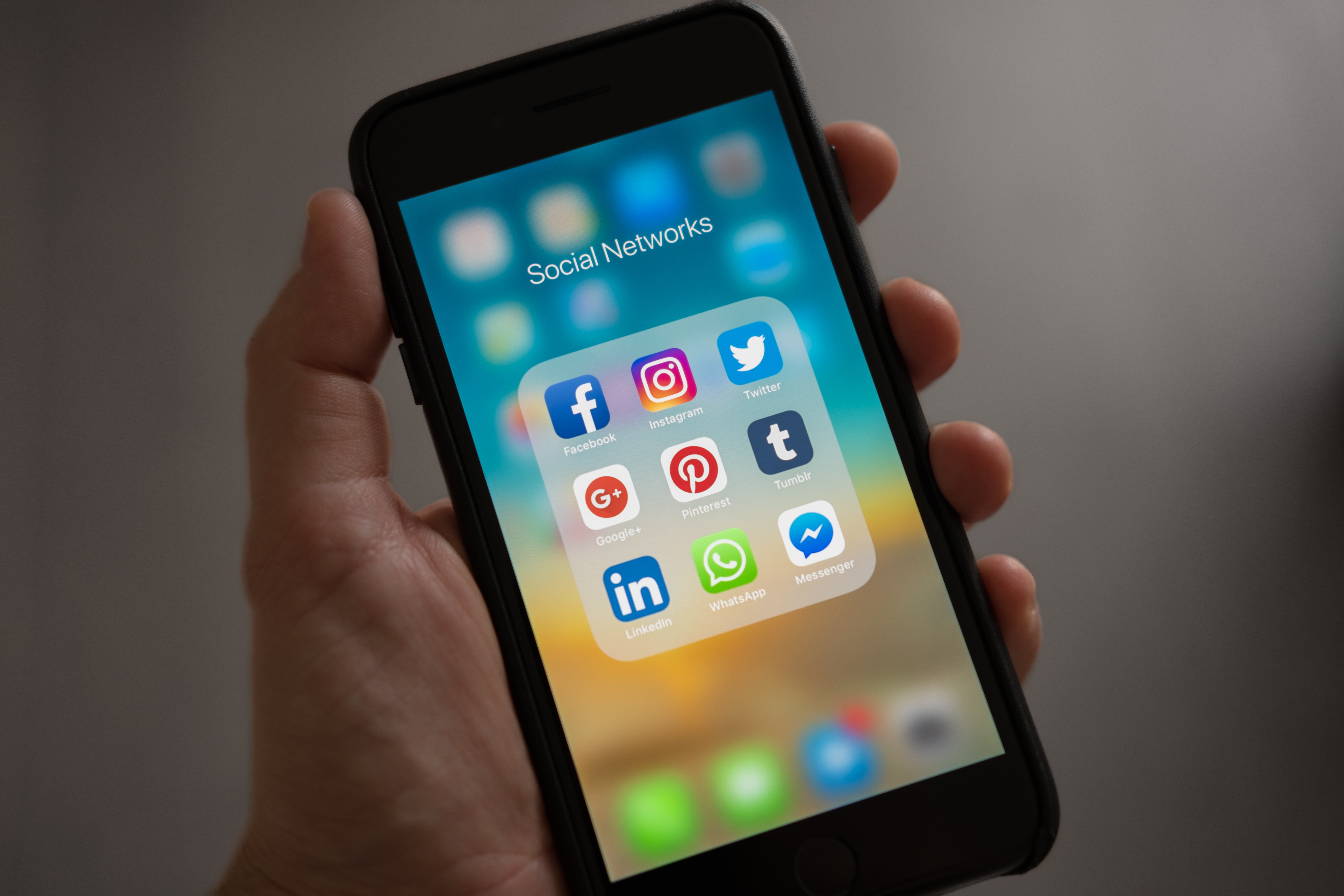 How to market real estate on social media header image.