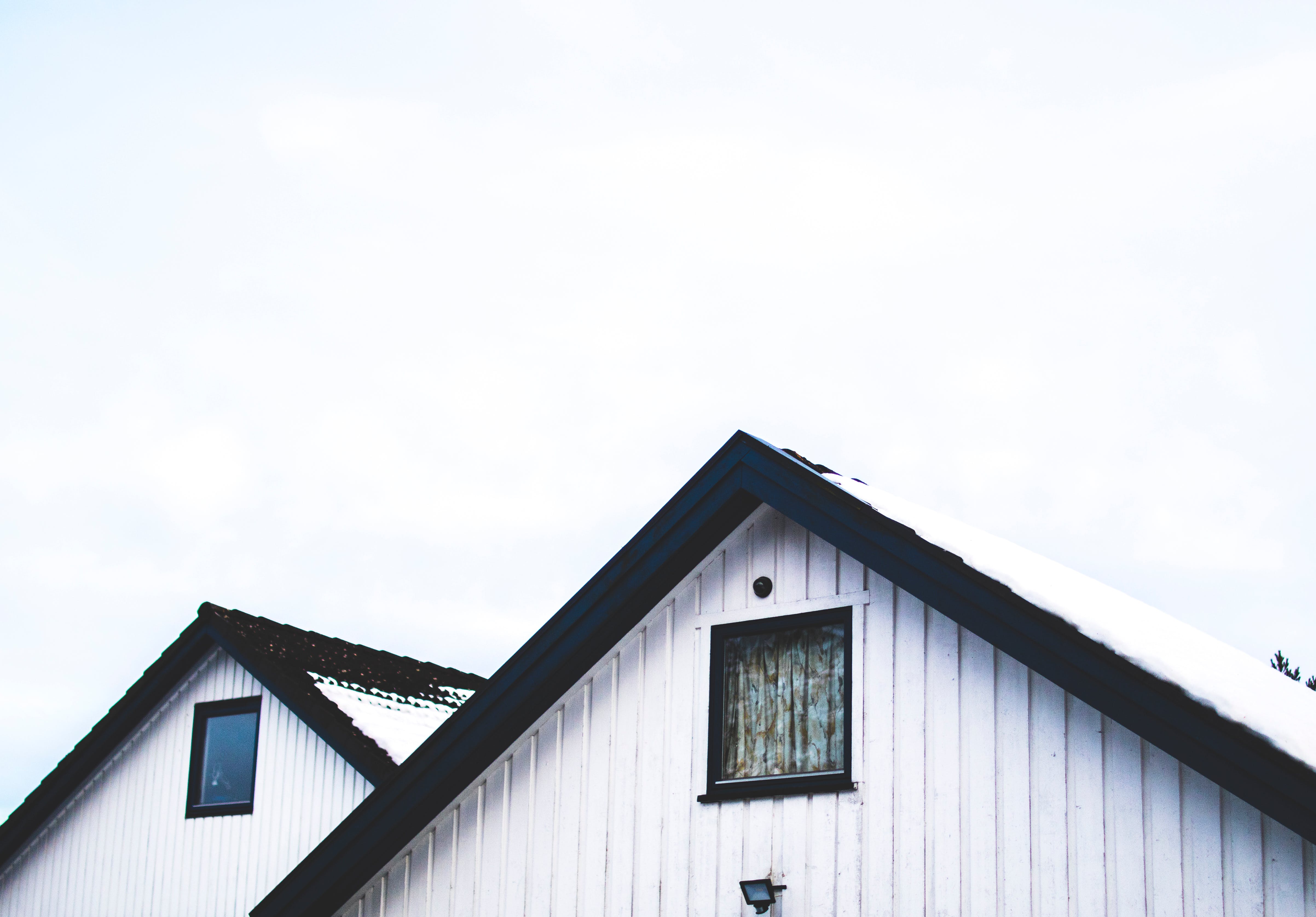 Top Reasons to Become a Real Estate Agent in 2024 header image.