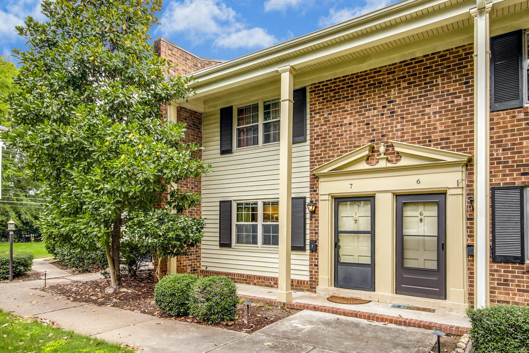 Just Listed: 1002 Willow Drive #7, Chapel Hill! header image.