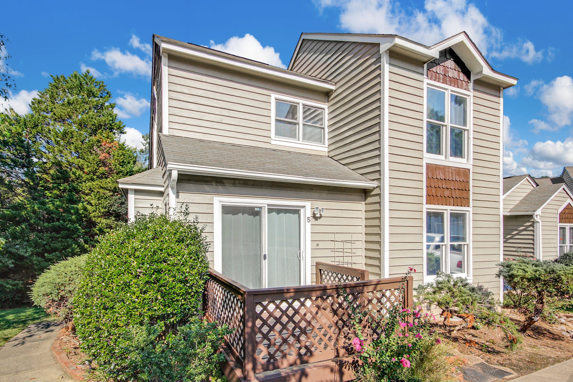 5 Hickorywood Square | Durham header image.