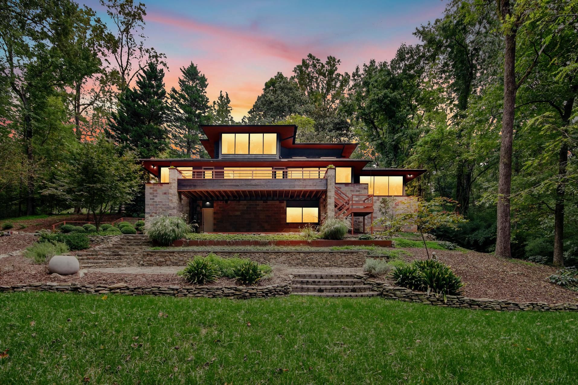 JUST LISTED: 115 A Meadowbrook Drive! header image.