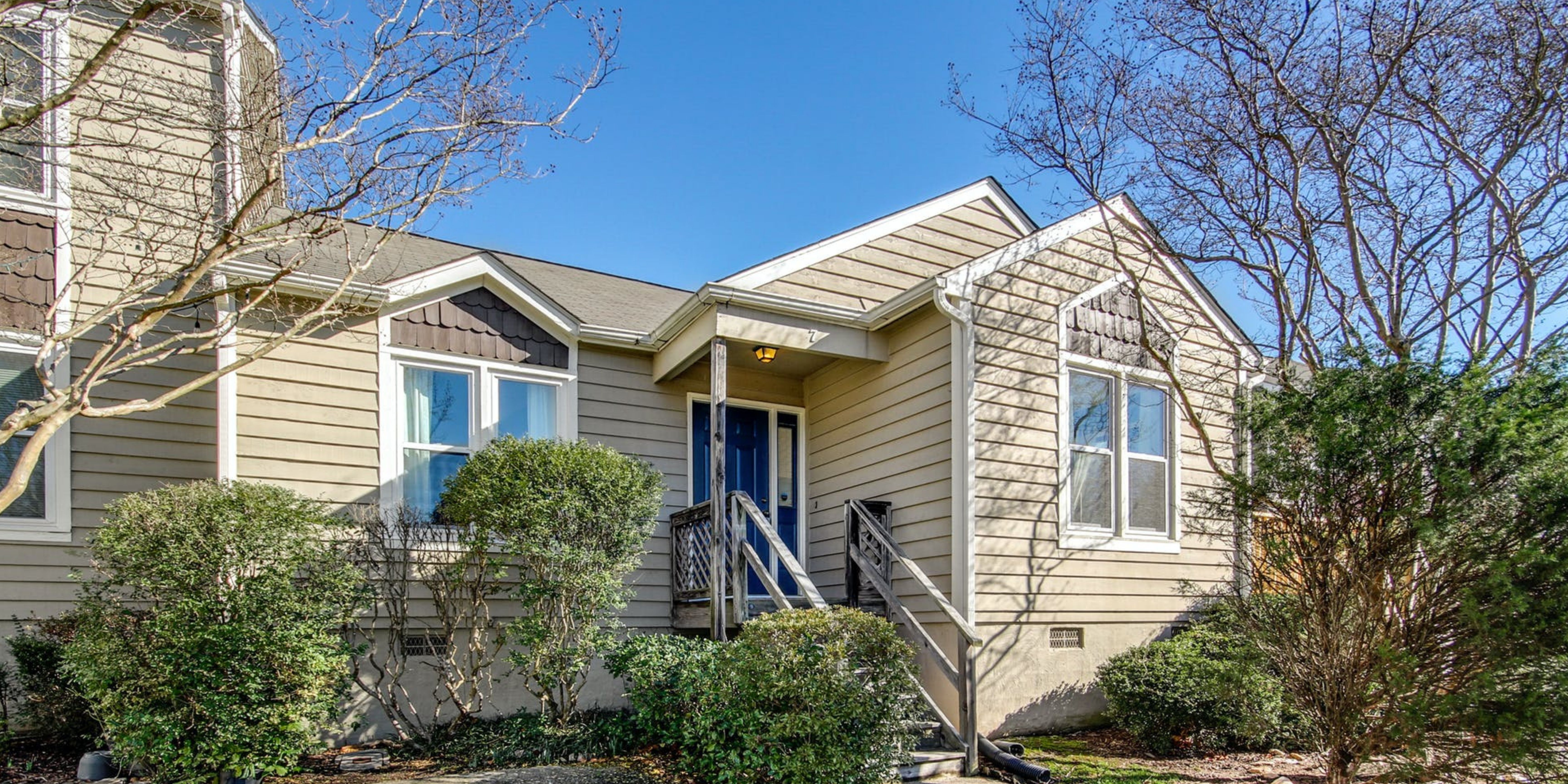 Just Listed! 7 Applewood Square header image.