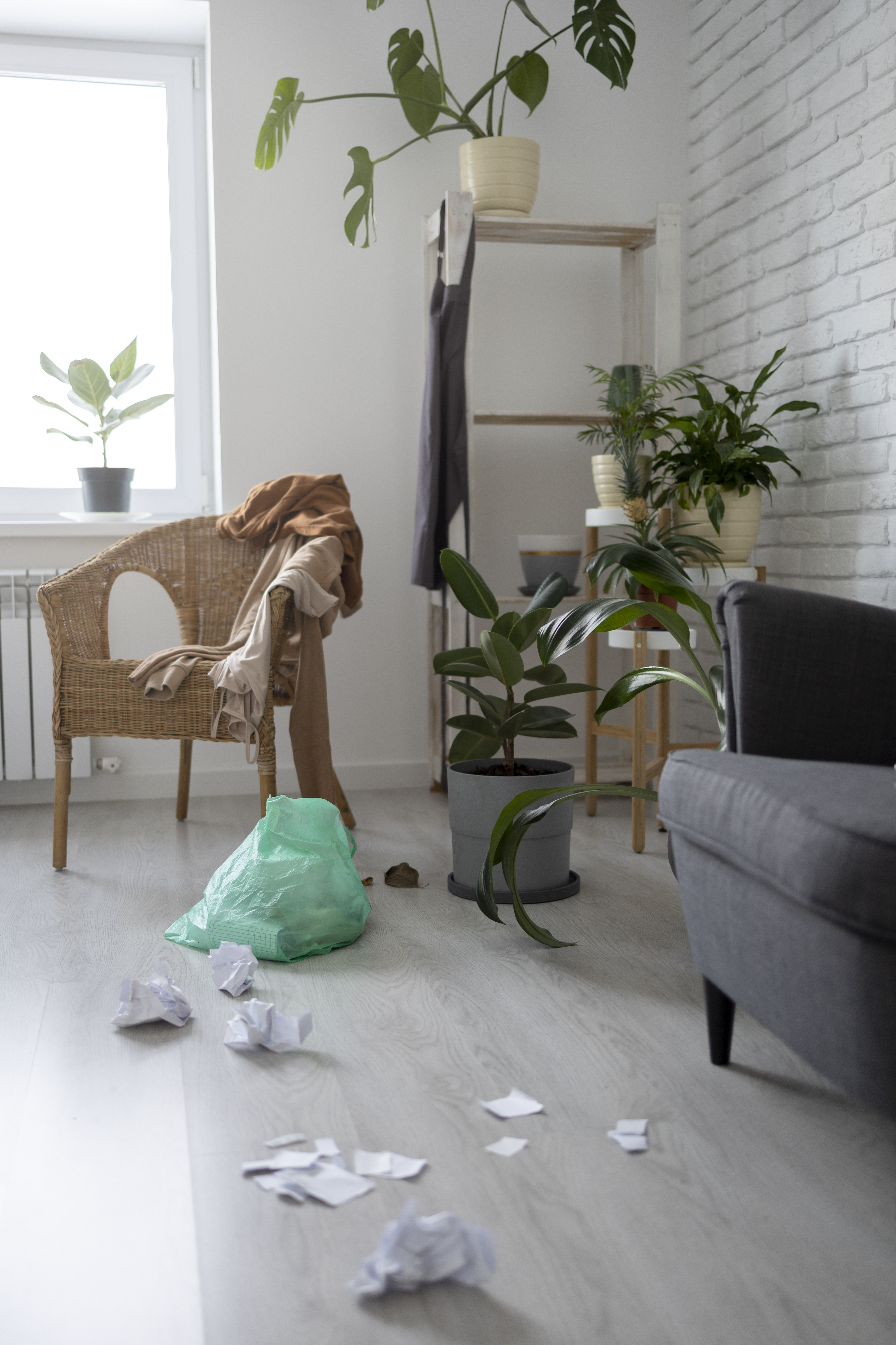 Simple mistakes that repel buyers header image.