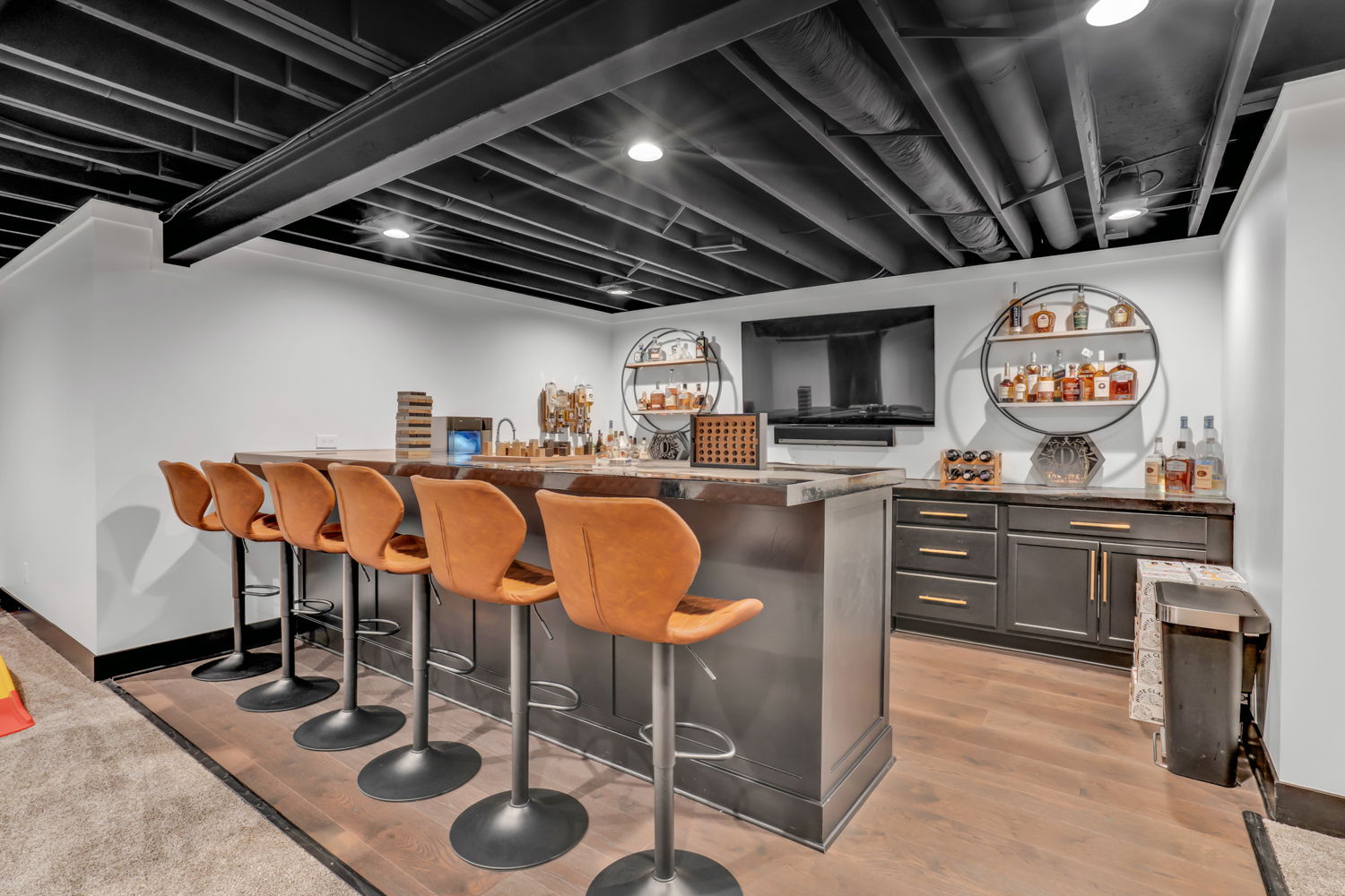 Can You Buy a House Before Selling Yours? Creative Options Nobody Explains header image.