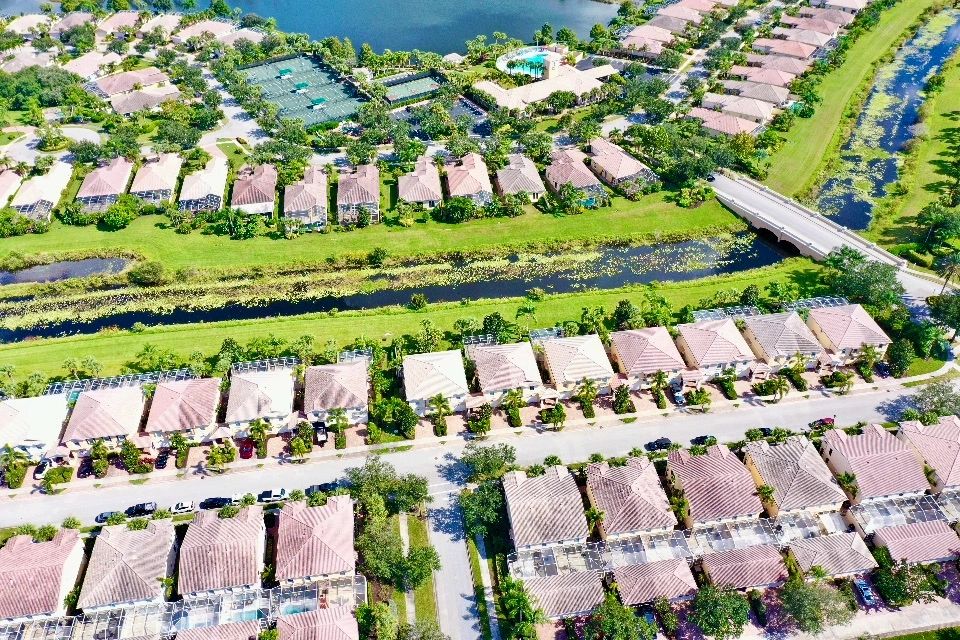 What You Need to Know About Living in an HOA header image.