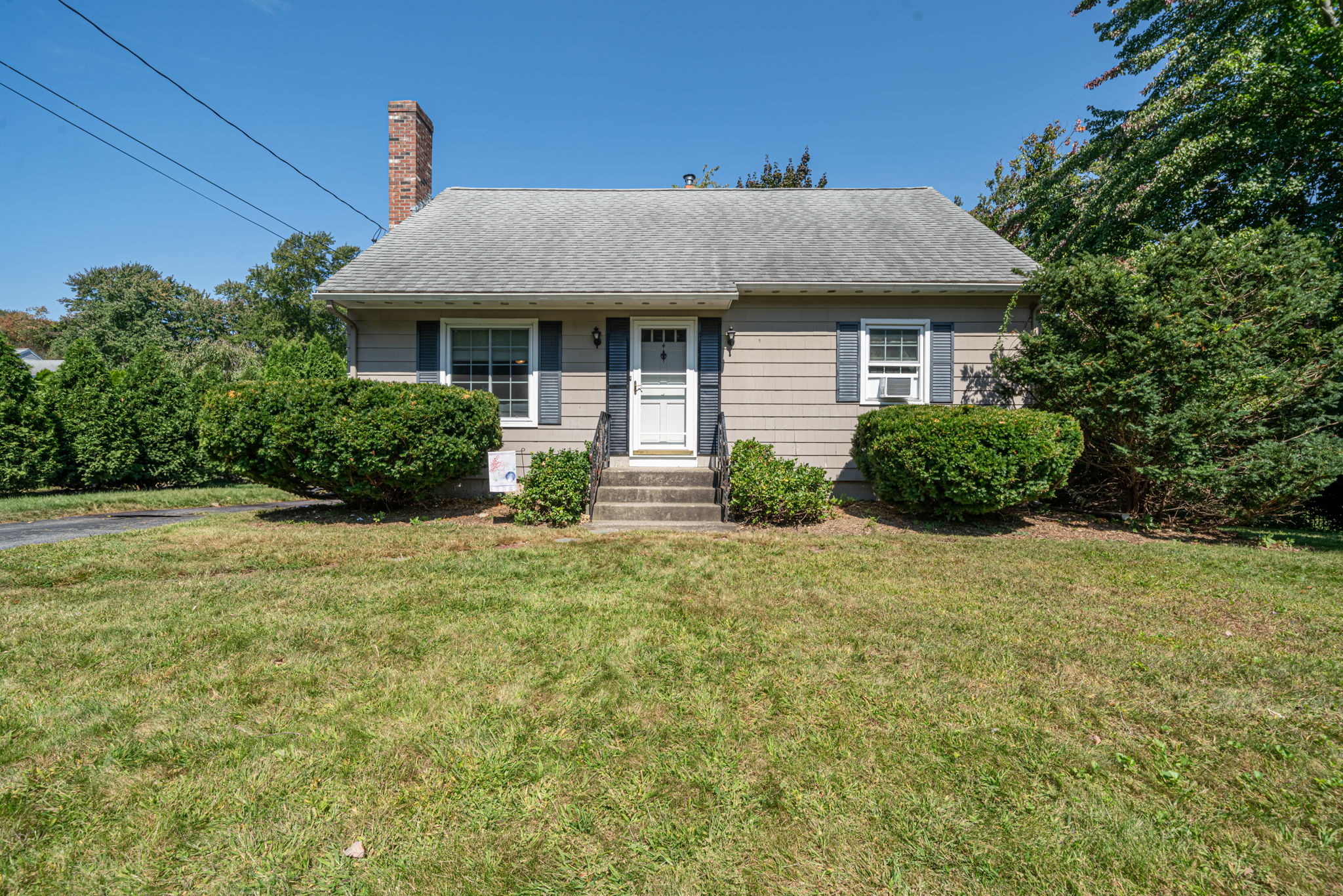 Selling an Inherited Home With Siblings: How to Avoid Drama header image.