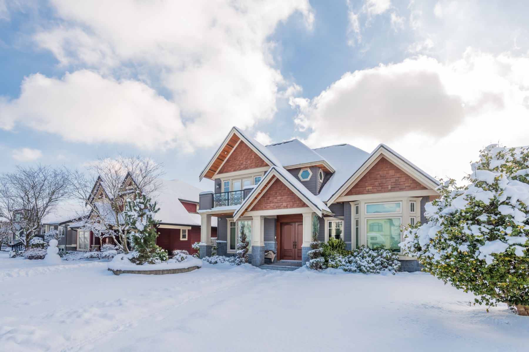 Should You Buy a Home in Winter? Weighing the Pros and Cons header image.