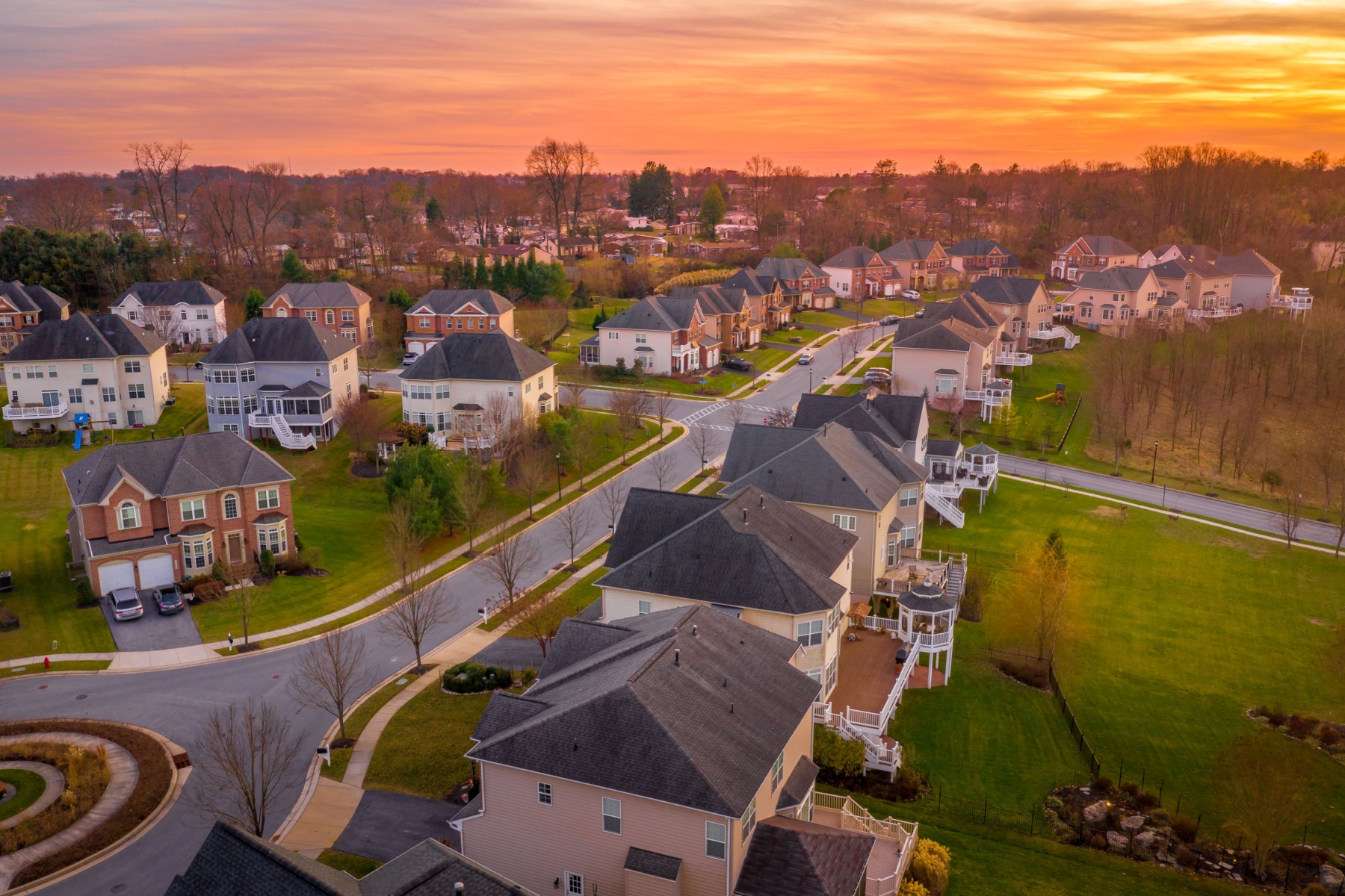 2025 Real Estate Predictions: What Experts are Saying about Rates and Housing header image.