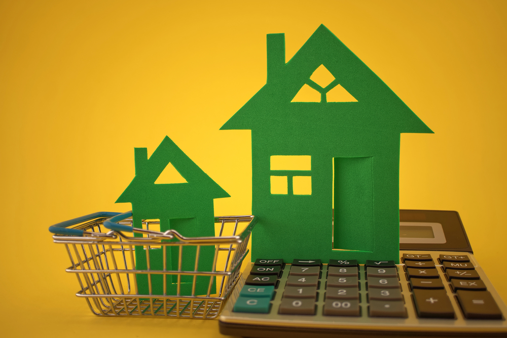 Pros and Cons of Downsizing header image.