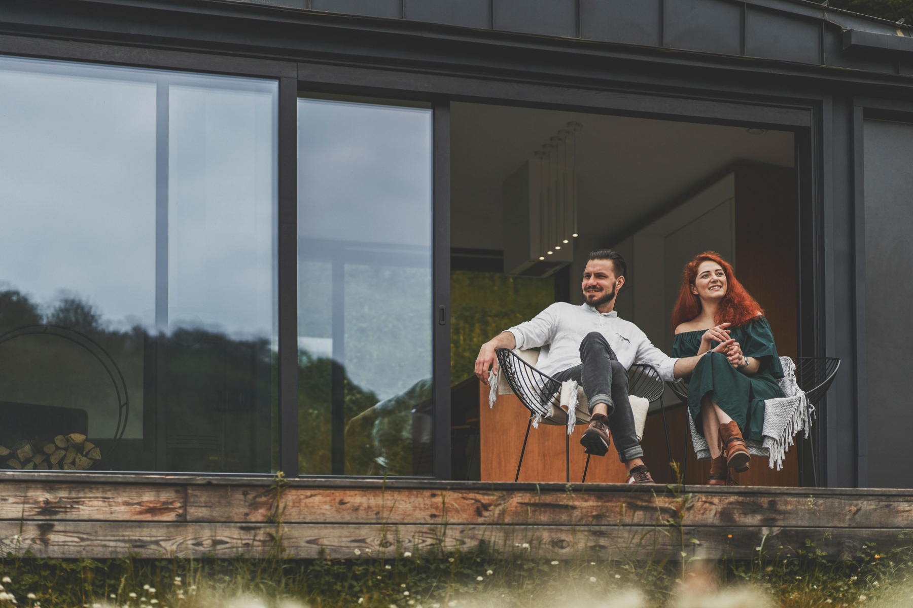 How to Sell and Buy a House at the Same Time header image.