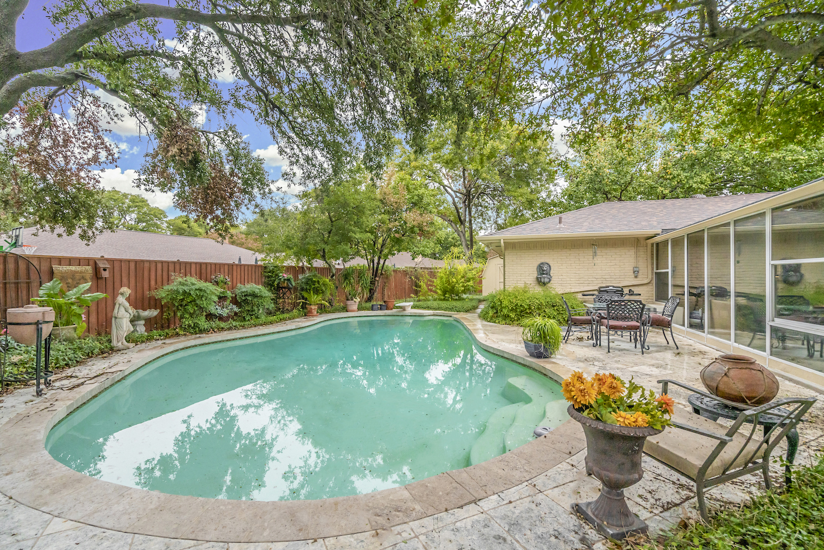 6937 Vineridge Drive | Dallas | Texas | 75248 header image.