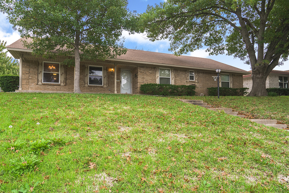 908 Ray Andra Dr | DeSoto | TX | 75115 header image.
