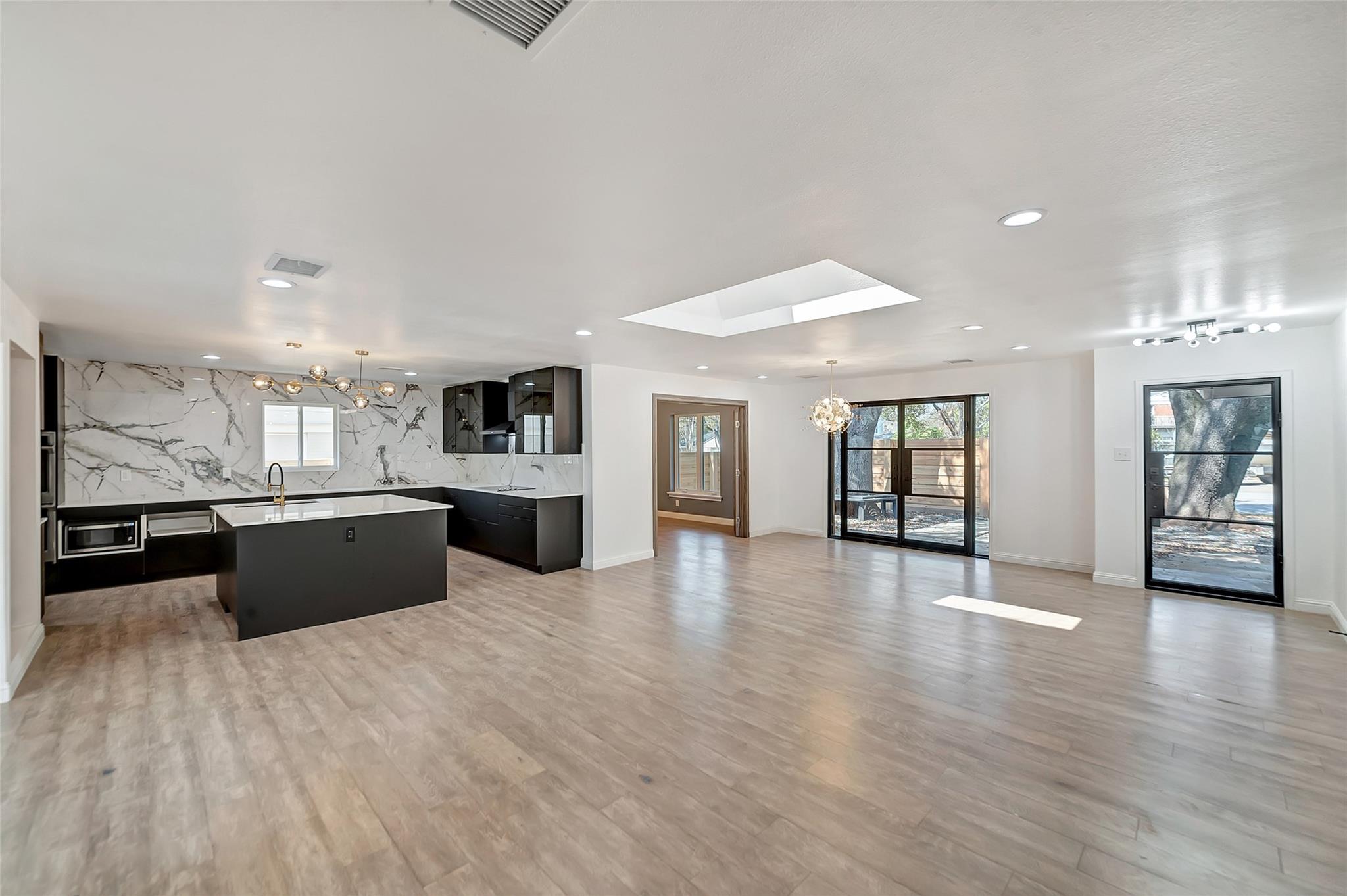 5346 W Mockingbird Ln Dallas, TX 75209 header image.