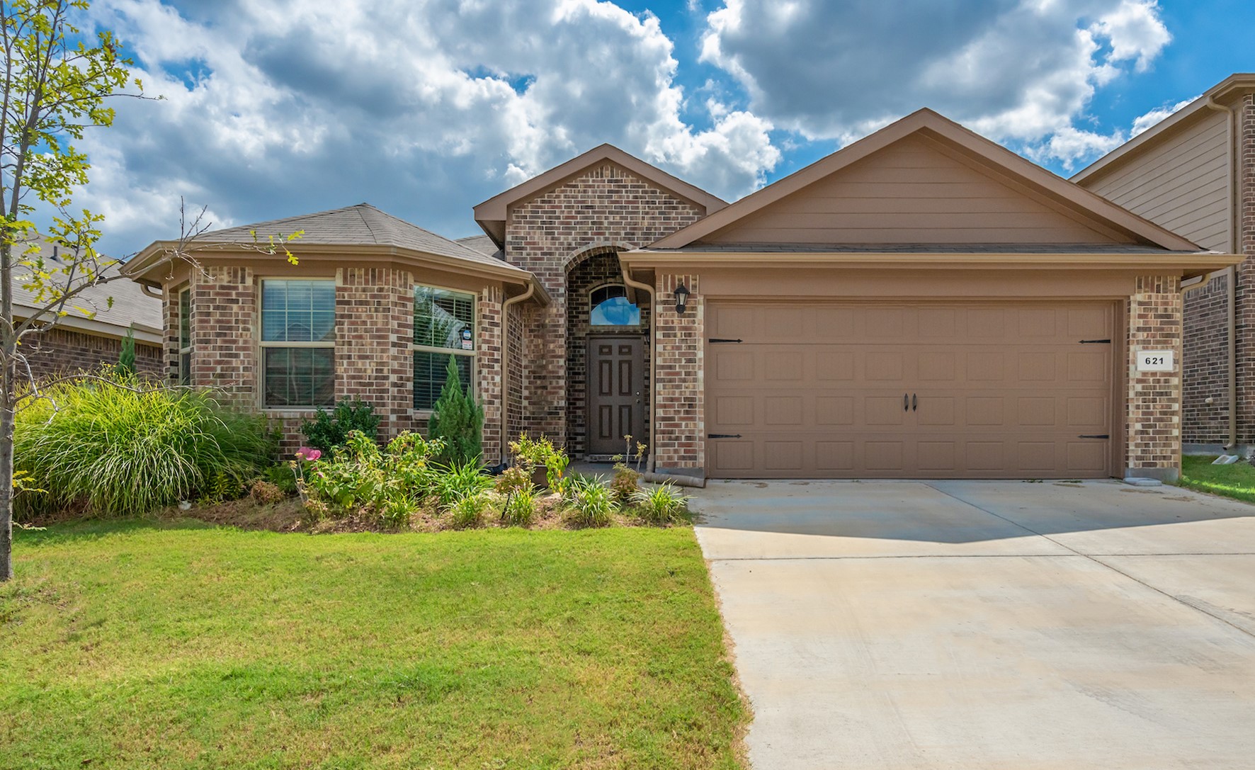 621 Cameron Way | Azle | Texas | 76020 header image.