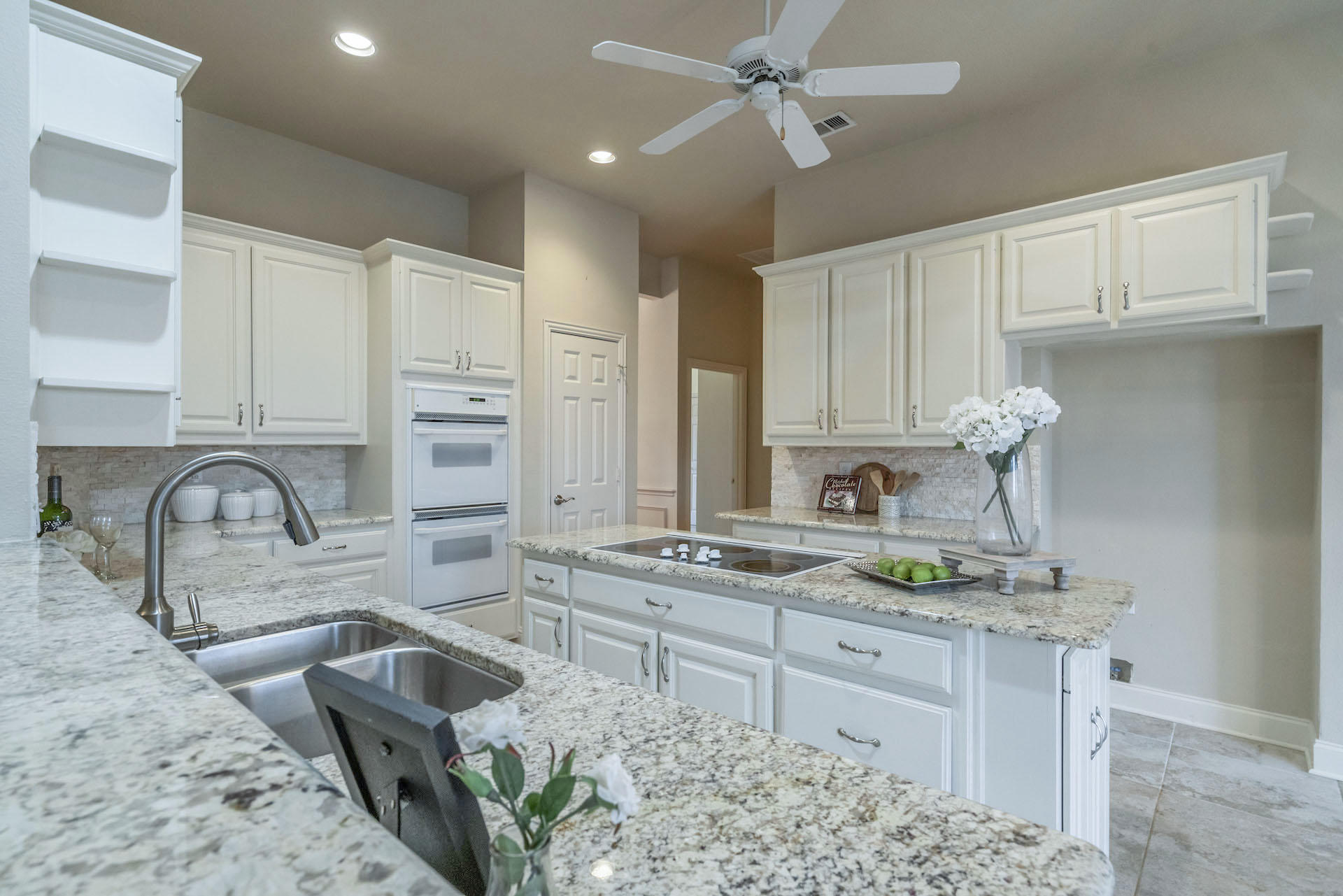 907 Brittany Drive | Lewisville | Texas | 75067 header image.