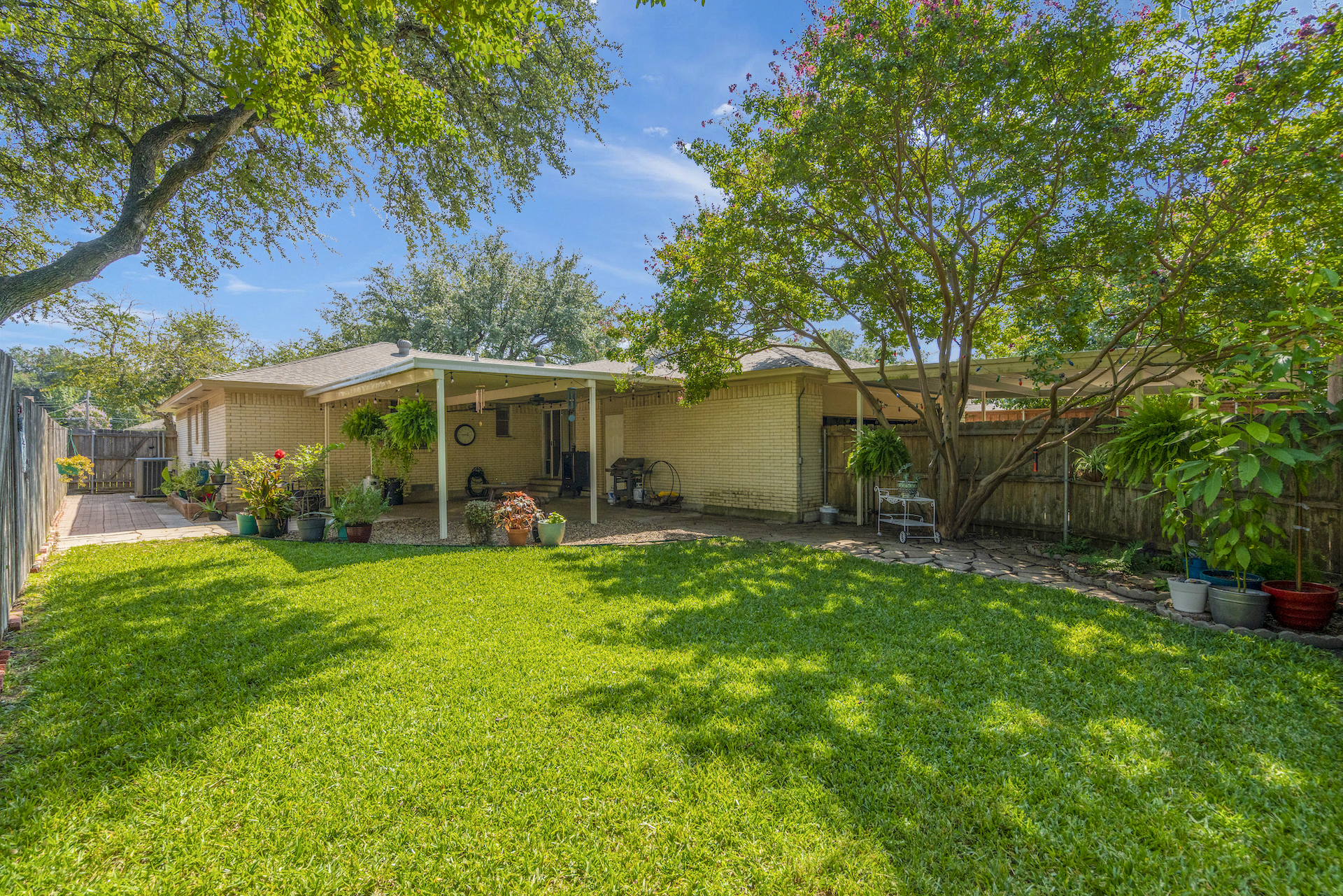 8421 Hunnicut Road | Dallas | Texas | 75228 header image.