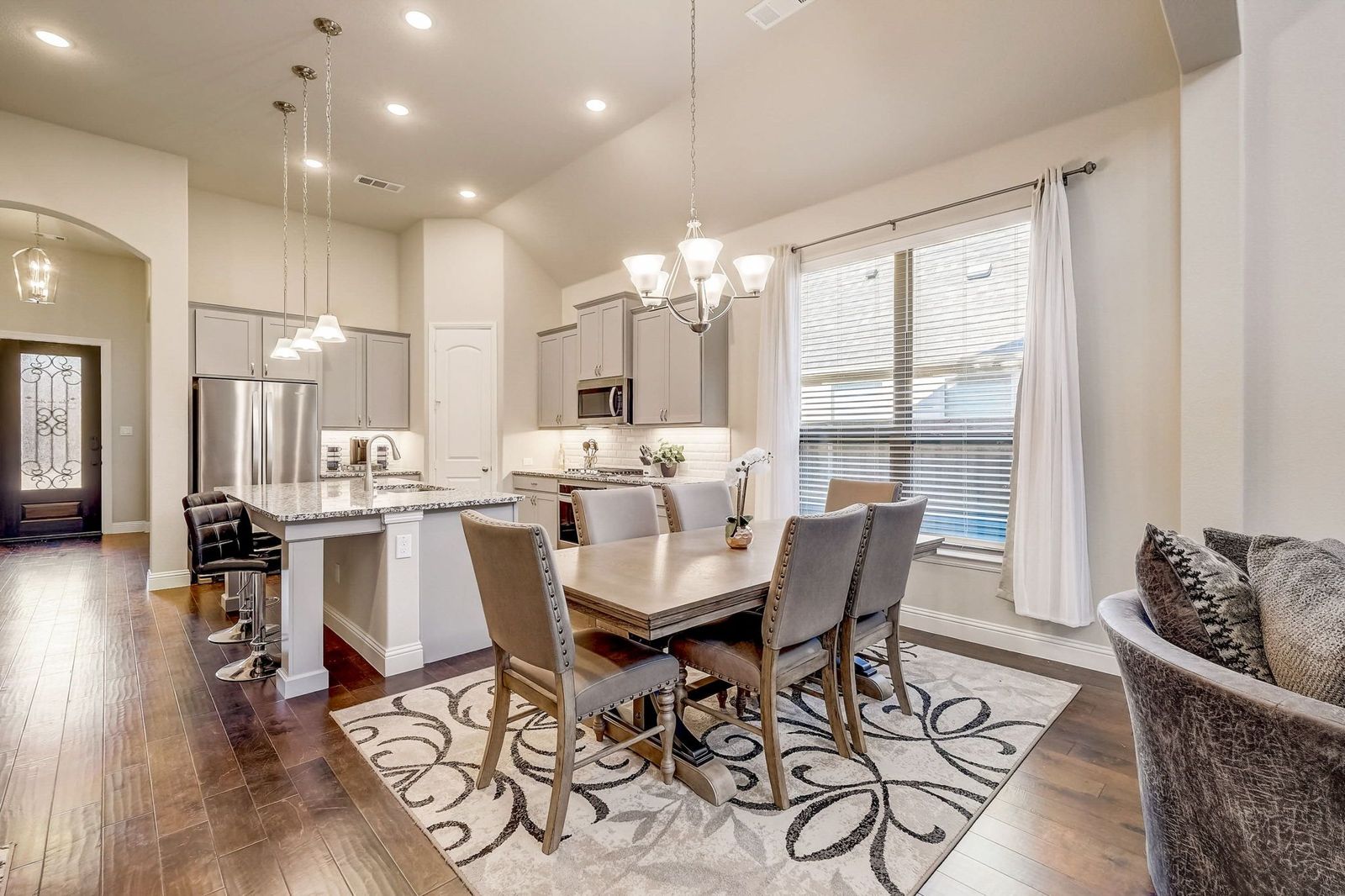 3 Must-Do’s When Selling Your House in 2024 header image.